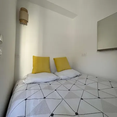 Charming 3-bedroom House With Terrace Near Paris Holiday home *
