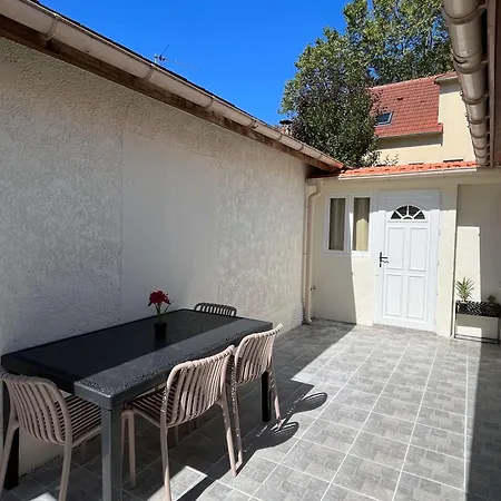 Holiday home Charming 3-bedroom House With Terrace Near Paris *
