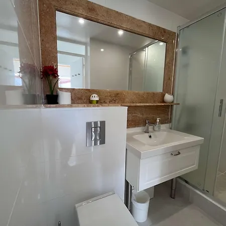 Charming 3-bedroom House With Terrace Near Paris *