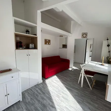 Charming 3-bedroom House With Terrace Near Paris Holiday home