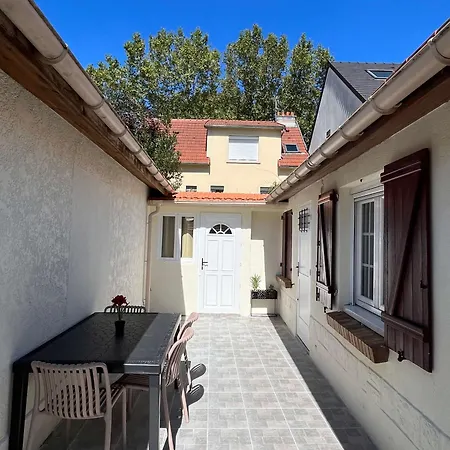 Charming 3-bedroom House With Terrace Near Paris Holiday home Antony