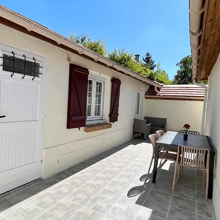 Charming 3-bedroom House With Terrace Near Paris *