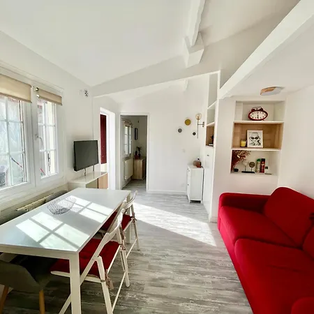 Charming 3-bedroom House With Terrace Near Paris בית נופש *