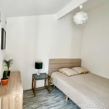 בית נופש Charming 3-bedroom House With Terrace Near Paris *