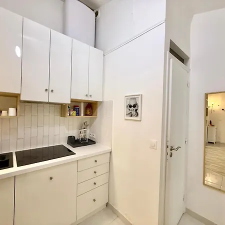 Charming 3-bedroom House With Terrace Near Paris *